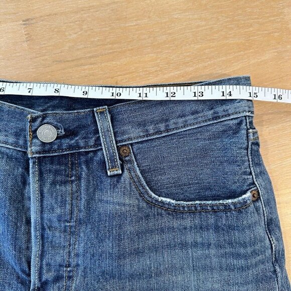Levis 501 Cut off Shorts Womens Blue Denim Medium Wash Fringe Fray Button Sz 27 - Picture 8 of 9